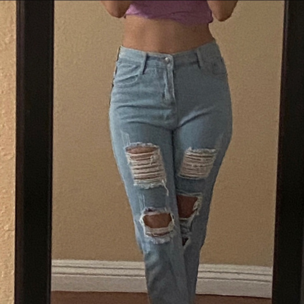 Mid waisted Ripped jeans